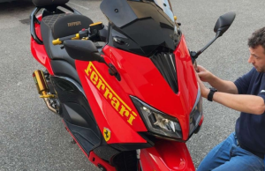 Image d'un flocage de moto professionnelle